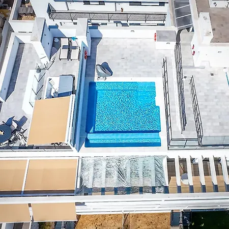 Vivi Homes - Alira, Pool, Terrace, Close To Appartement *