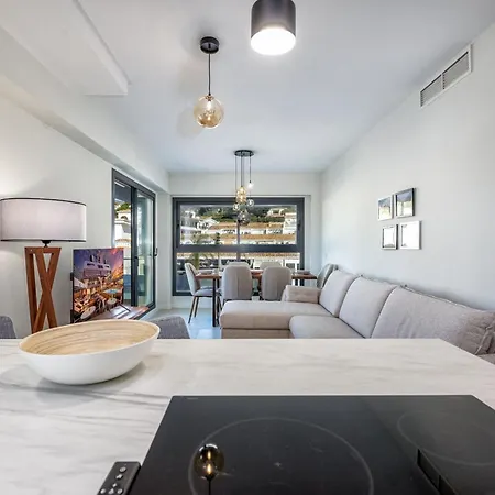 Vivi Homes - Alira, Pool, Terrace, Close To Apartamento